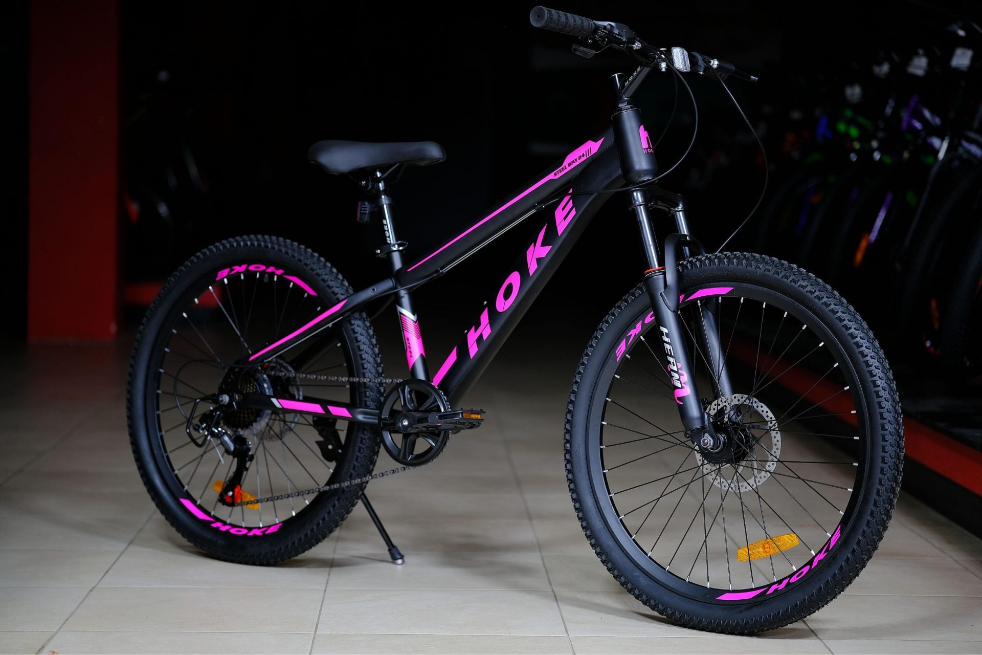 Велосипед HOKE Steel WAY 24 матовый чёрный-розовый Стальная рама, дисковые тормоза, втулки на промподшипниках